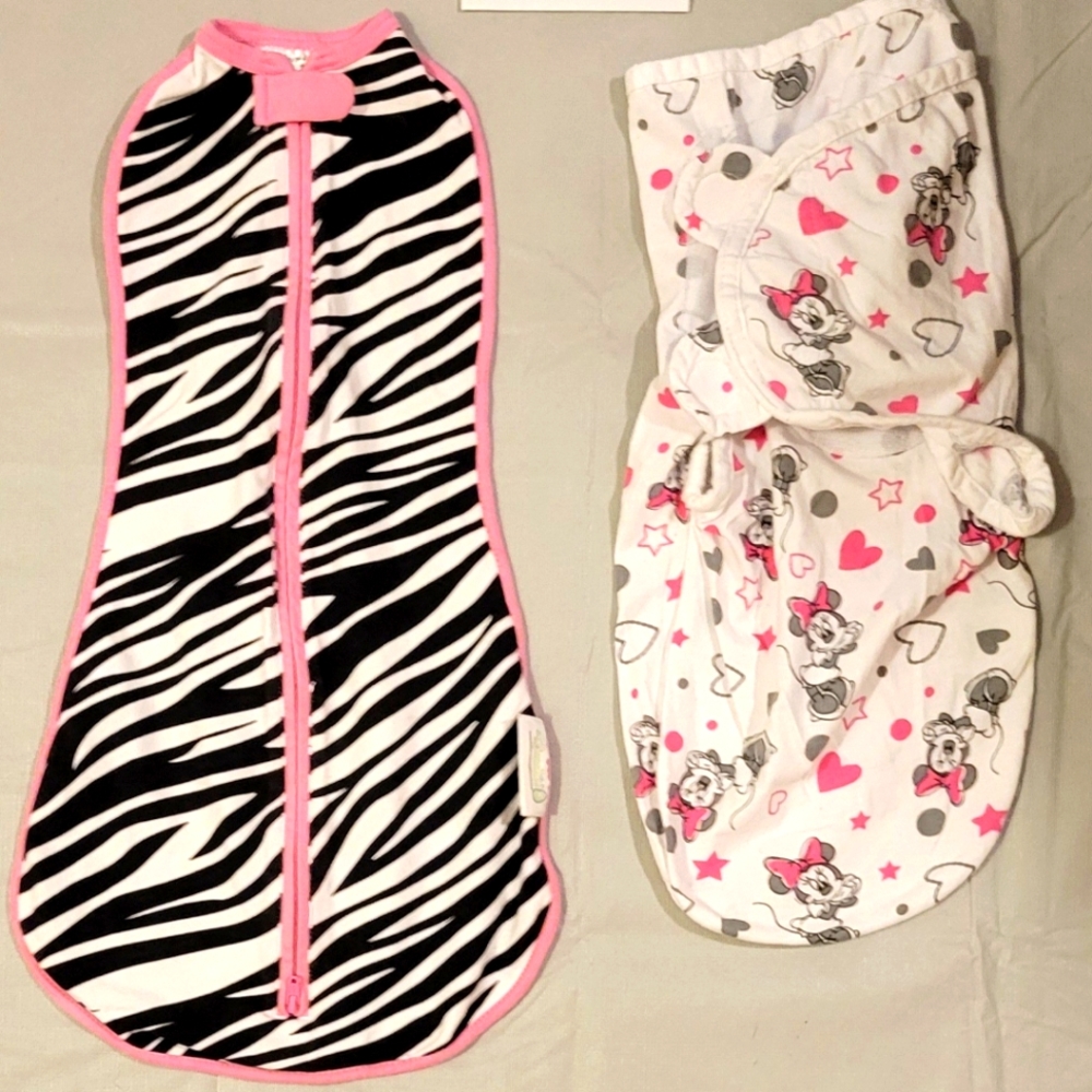 2 Newborn Swaddles